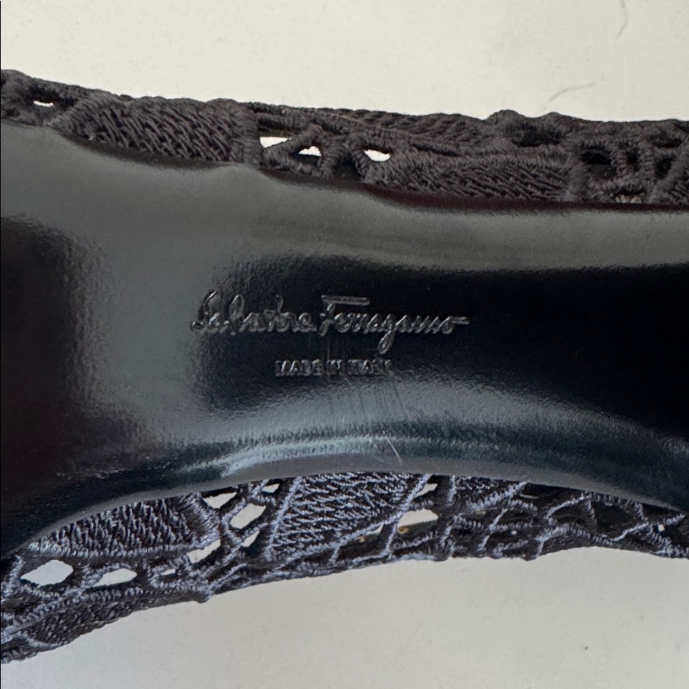 Salvatore Ferragamo Black Lace Vara Bow Pumps with Gold Hardware - Picture 4 of 6